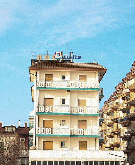 Das Hotel Delaville direkt am Strand von Jesolo gelegen foto