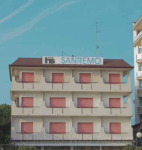 Das Hotel Sanremo direkt am Strand von Jesolo gelegen foto