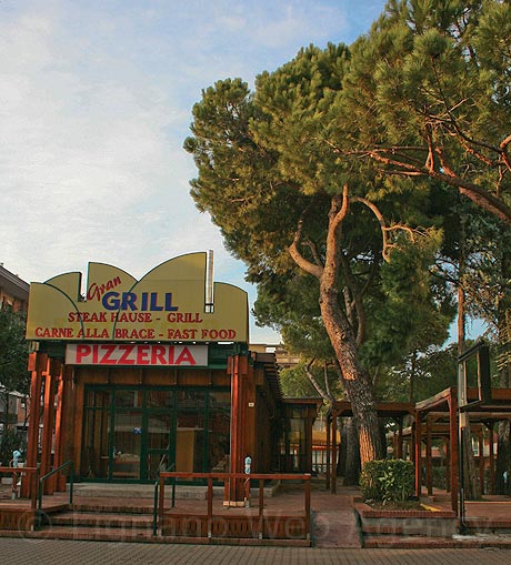 Der Eintritt in die Pizzeria Gran Grill von Jesolo foto