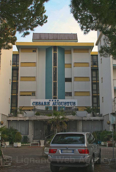 Der Eintritt von Hotel Cesare Augustus Hotel in Jesolo foto