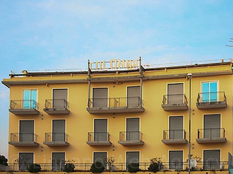 Hotel Colonna frontside at Jesolo photo